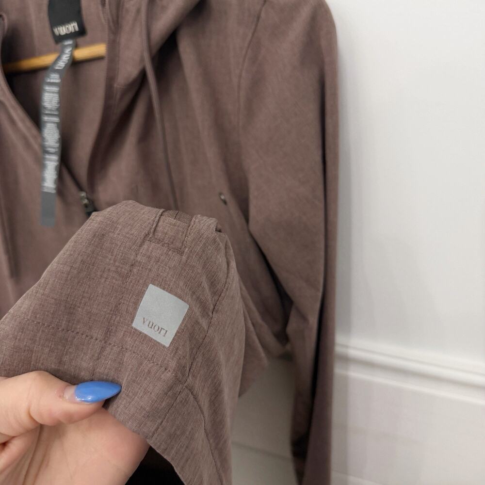 Women’s Vuori Trainer Shell Jacket Hazel Linen XS - Picture 4 of 8